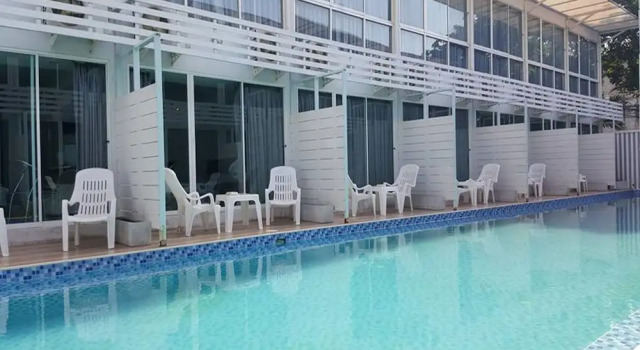 Pool House Service Residence