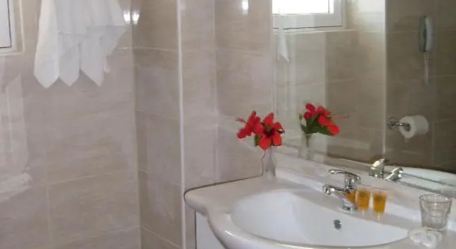Трёхместный номер Standard Memphis Beach Hotel