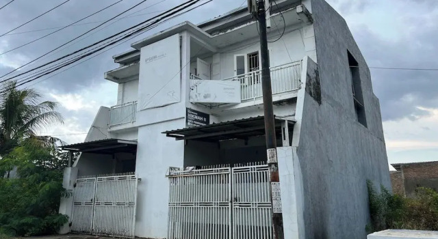 OYO 93953 Kost Tamara Near Kantor Desa Sengka, Prenota Hotel Hotel a Sulawesi con parcheggio, Parcheggio