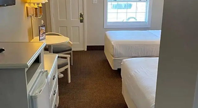 Номер Classic The Admiral Hotel/Motel