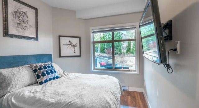 Fabulous Condo at Five Star Resort #209, Buchen Sie Resort Hotels in British Columbia mit Pool, Schwimmbad