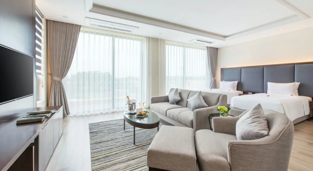 Двухместный номер Deluxe с балконом Wyndham Sky Lake Resort and Villas