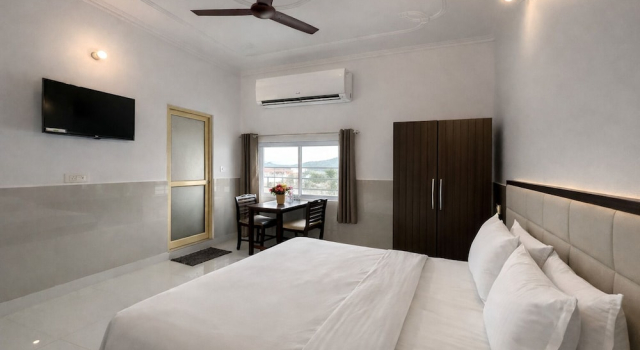 Номер Premium с видом на реку Hotel Govind Palace Near-By The Ganges At Triveni Ghat