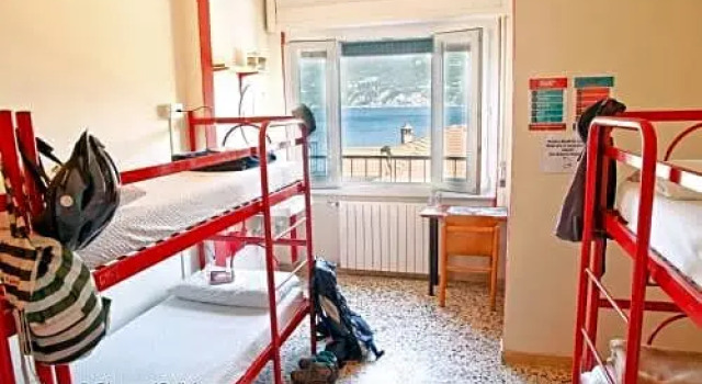 Bed in Dorm (male dorm) Lake Como Hostel