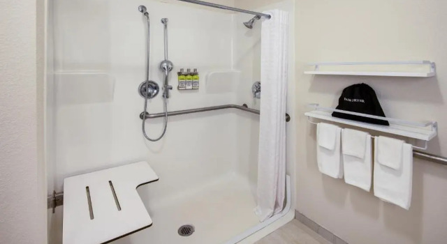Четырёхместный номер Standard Candlewood Suites Manassas by IHG
