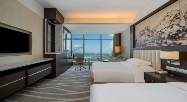 Standard Double room with lake view Crowne Plaza Shaoxing by IHG