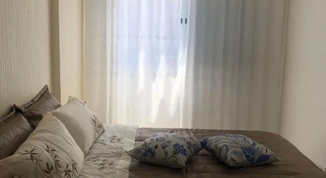 Apartamento 1 dormitório no Boqueirão com Piscina, 50 metros da Praia