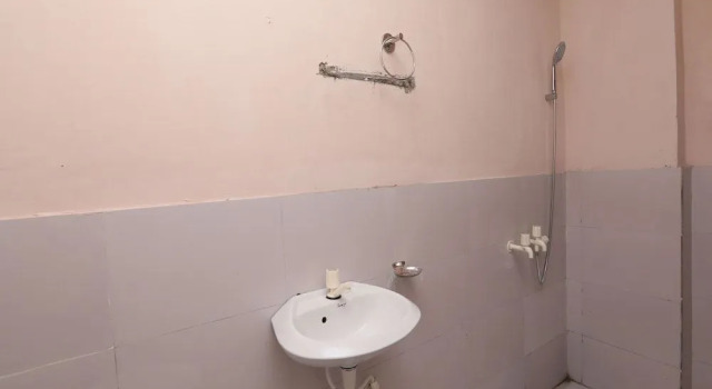 Hotel Tejasvi by OYO Rooms, Забронировать Отель Нойда штат Уттар-Прадеш