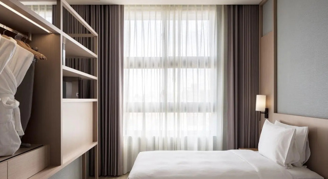 O podwyższonym standardzie dwuosobowy pokój Jolley Hotel