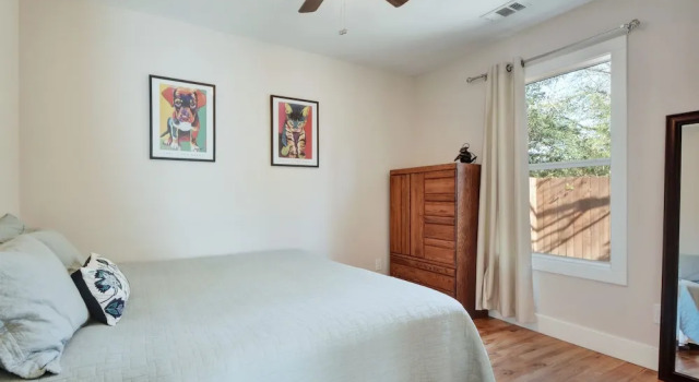 2BR Renovated Austin Coach House by RedAwning