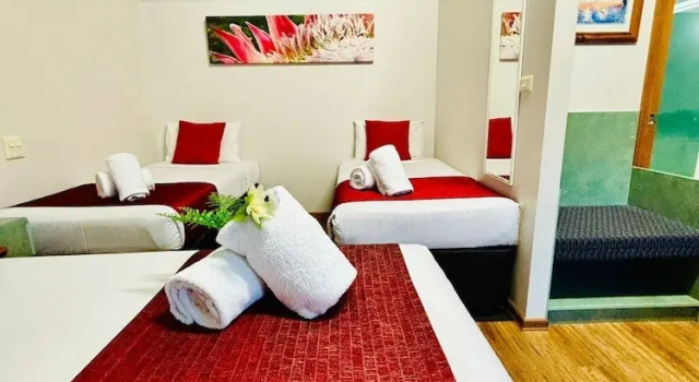Camera familiare Standard con balcone Downs Motel
