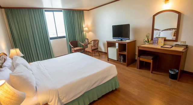 KP Grand Hotel Chanthaburi, Забронировать Отель Отели Чантхабури с бассейном, Бассейн