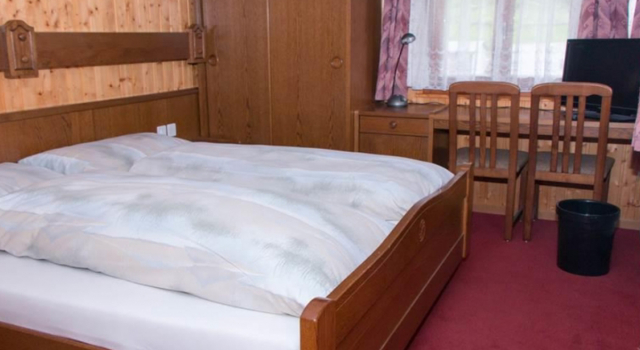 Monte Rosa 22210, Prenota Hotel Saas-Grund 
