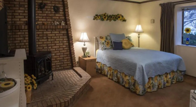 Люкс Deluxe Canyon Colors Bed  Breakfast
