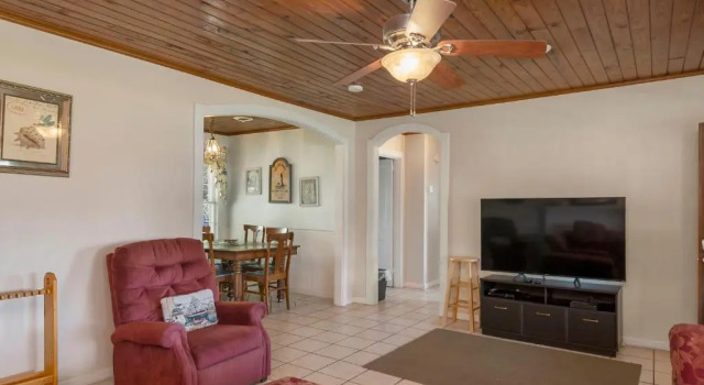 Papas Place by Oak Island Accommodations