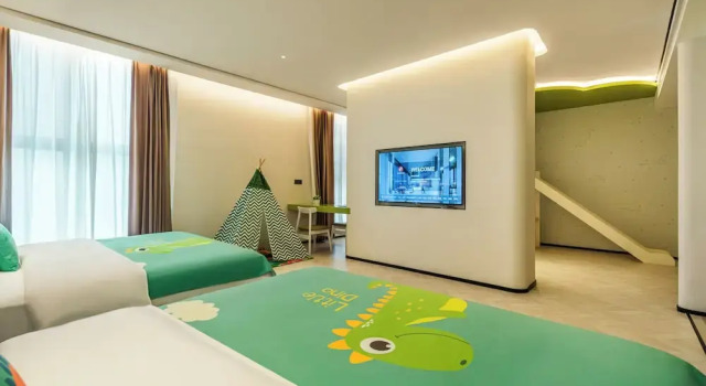 Люкс Superior с видом на внутренний двор Panda Sleepy Hotel Chengdu Panda Base