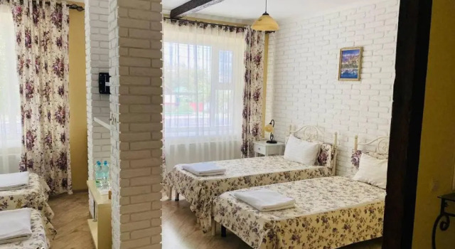Четырёхместный номер Standard Green Hall Hotel