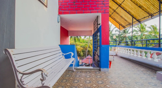 OYO 12902 Home Colourful Studio Home Candolim, Prenota Hotel Candolim 