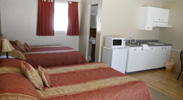 Auberge et Chalets sur le Lac, Book Chalet Hoteller i Eastern Townships med pool, Swimmingpool