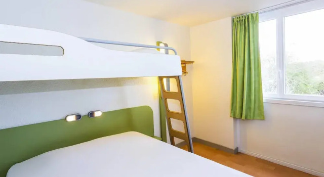 Трёхместный номер Standard ibis budget Lorient Hennebont