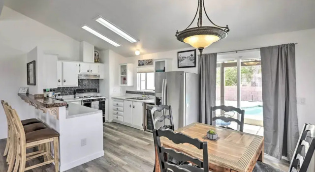 Peaceful Bullhead City Home w/ Patio & Pool!, Забронировать Дом для отпуска Виллы Буллхед-Сити, Вилла