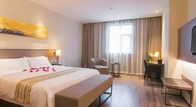 Homeinn Plus Hotel (Tai'an Dongyue Street Renault Wuyue Plaza), Забронировать Отель Отели Тайань 3 звезды, 3*