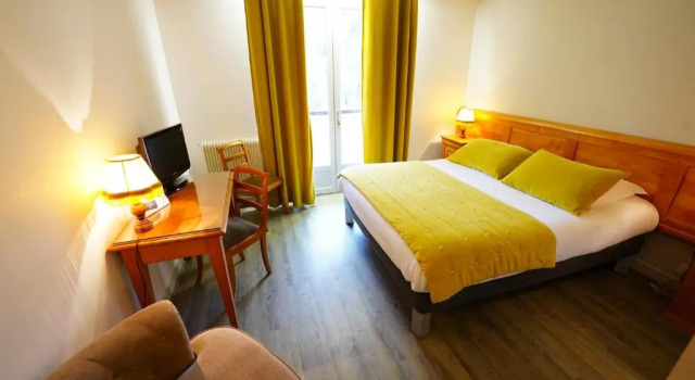 Двухместный номер Standard с видом на горы Logis Hôtel Le Griou