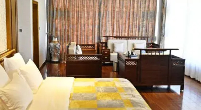 Люкс Dali Lingquanxi Banshan Health Hotel