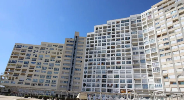 Apartment With sea View, Walking Distance to the Beach