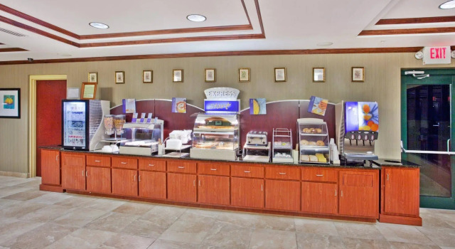 Holiday Inn Express Hotel & Suites Macon-West, Book Hotel Hoteller i Macon med parkering, Parkering