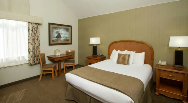 Surf & Sand Lodge