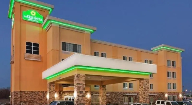 La Quinta Inn & Suites by Wyndham Tulsa - Catoosa Route 66