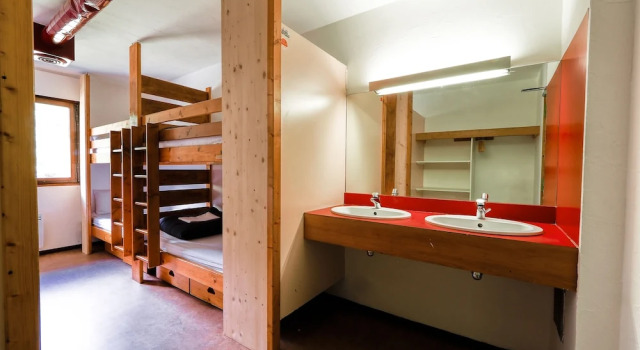 Кровать в общем номере Auberge de Jeunesse HI Chamonix