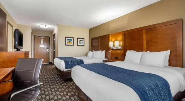 Четырёхместный номер Standard Comfort Inn Story City - I-35 near Ames
