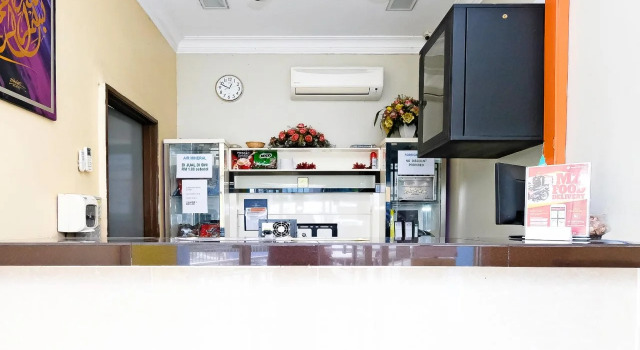 OYO 714 Arina Hotel