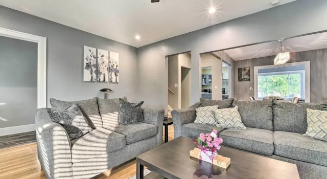 Elegant Detroit Home w/ Yard ~ 5 Mi to Dtwn!, Prenota Casa vacanze Detroit Detroit Metropolitan Area