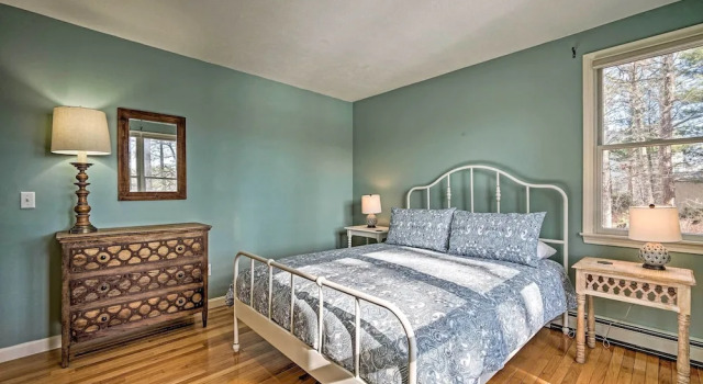 Spacious Waterfront Falmouth Home on Jenkins Pond!, Забронировать Дом для отпуска Фалмут Полуостров Кейп-Код