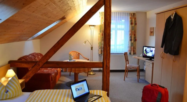 Hotel-Pension Vier Jahreszeiten, Забронировать Отель Отели Бад-Эльстер 3 звезды, 3*