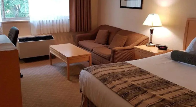 Номер Standard SureStay Plus by Best Western Coquitlam