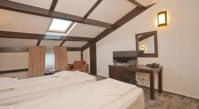 Hotel Regina, Забронировать Отель Синая Sinaia-Azuga-Busteni, рядом с George Enescu Memorial House