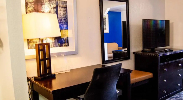 Люкс Blue Jay Inn & Suites