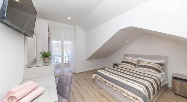 Awesome Home In Vinisce, Забронировать Отель Отели Винишче с бассейном, рядом с Пляж Смоквина, Бассейн