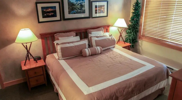 Sunstone 114 Updated Ski-In Ski-Out Condo At Sunstone Lodge with Great Complex Amenities by RedAwning