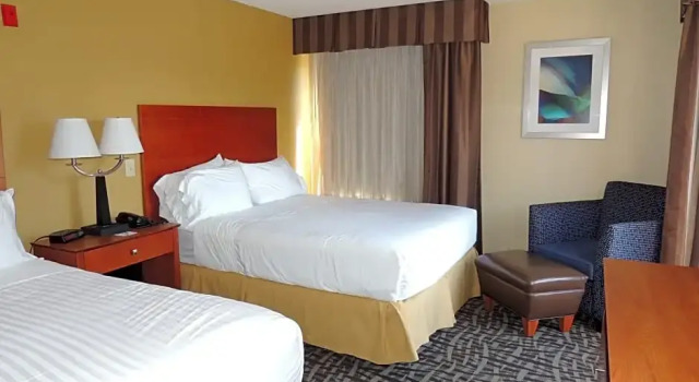 Четырёхместный люкс c 1 комнатой Holiday Inn Express Trussville by IHG