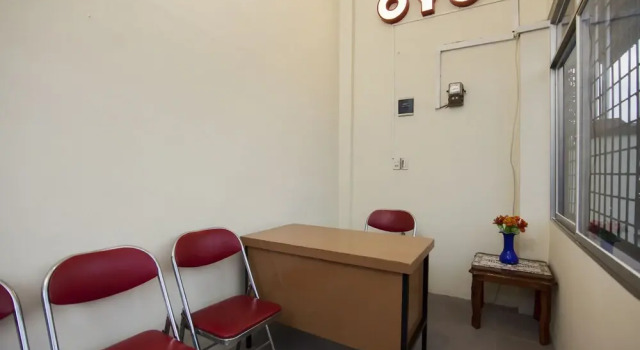 Wisma Tangkul by Oyo Rooms, Rezervovat Hotel Hotely v Medan s parkováním, Parkování