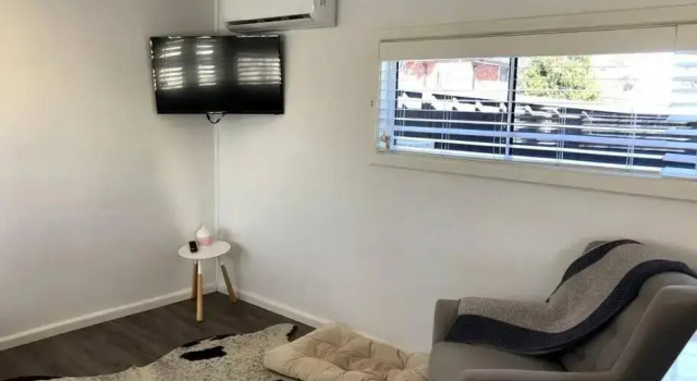 Adorable 1 bedroom guesthouse with firepit