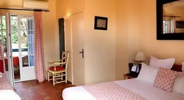 Двухместный номер Standard с балконом Auberge des Glycines