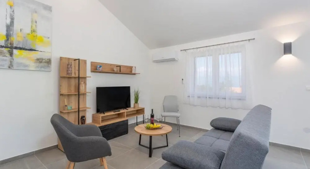 Nice Apartment in Vrbnik With Outdoor Swimming Pool, Wifi and 2 Bedrooms, Varaa Huoneisto Hotellit Kvarner Islands uima-altaalla, Uima-allas