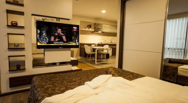 Полулюкс с красивым видом из окна Liv Suit Hotel