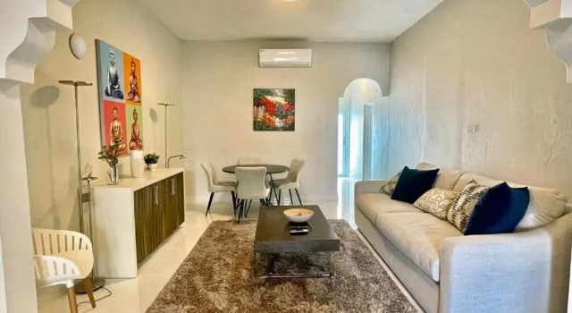 Апартаменты Stunning 3-Bedroom Beachside Apartment